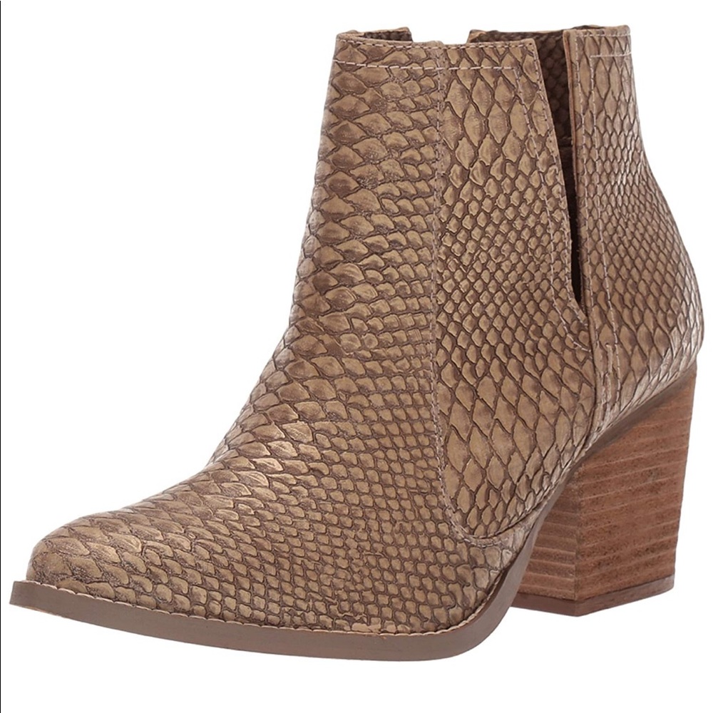 Not Rated Boots size 10